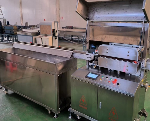 牵引裁切输送一体机