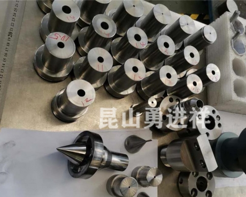 单腔管机头模具